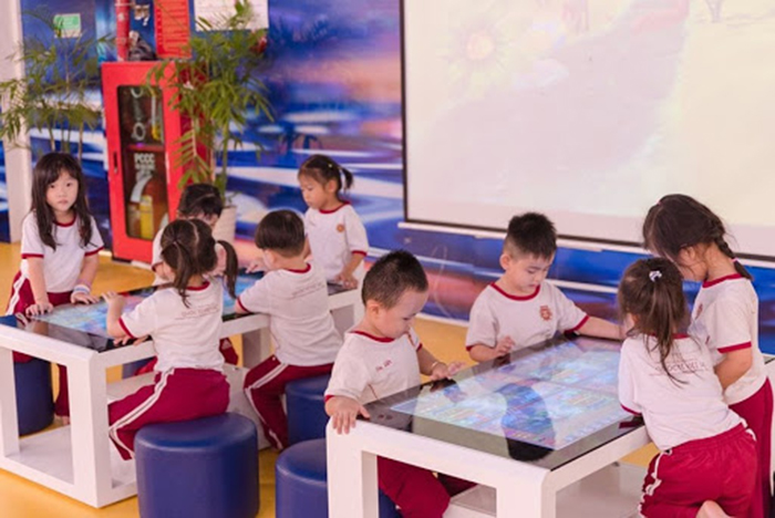 Làm quen với công nghệ từ sớm giúp bé chủ động, hoạt bát hơn trong học tập