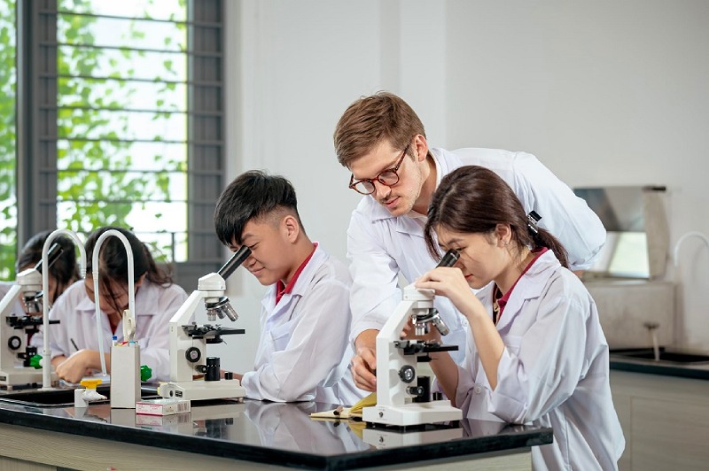 In addition to Maths, English and Science, the Cambridge high school programme has many practical subjects that provide a foundation for university such as Economics, Business, and Global Perspectives.