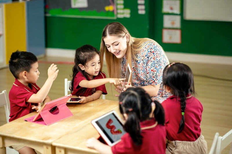 Trường Quốc tế thường thu hút nhiều giáo viên nước ngoài giảng dạy để rèn luyện ngoại ngữ cho học sinh
