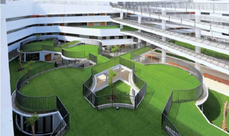 Khuôn viên xanh hóa của trường THPT quốc tế VAS cơ sở Garden Hills