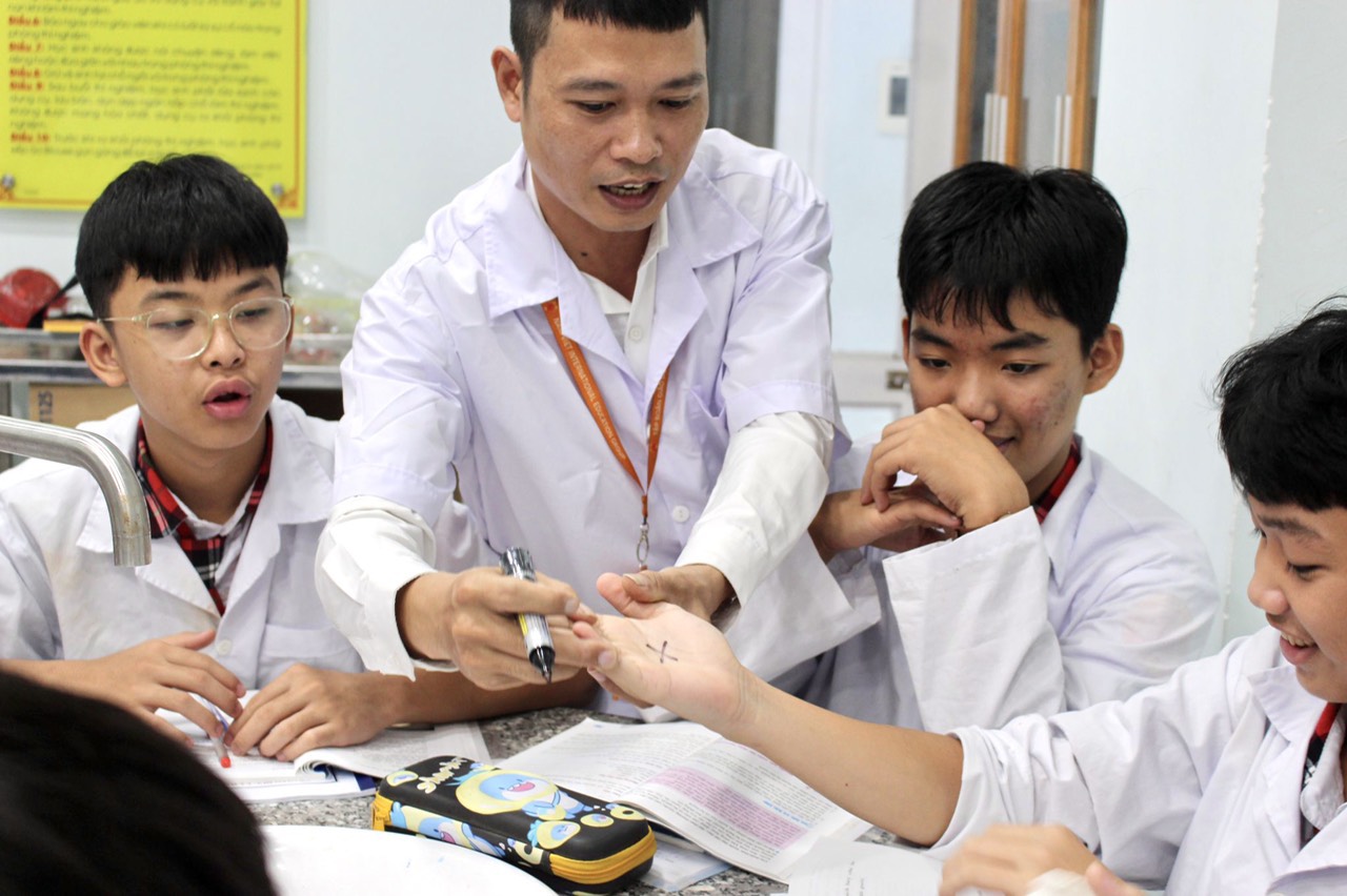 Giờ học của các em tại trường THPT quốc tế Nam Việt