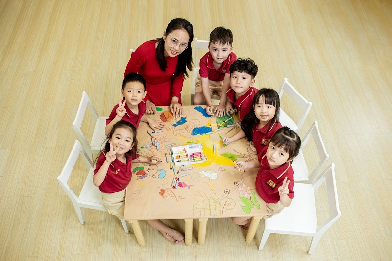 Trẻ học trong môi trường quốc tế được tiếp xúc nhiều hơn với bạn bè các nước