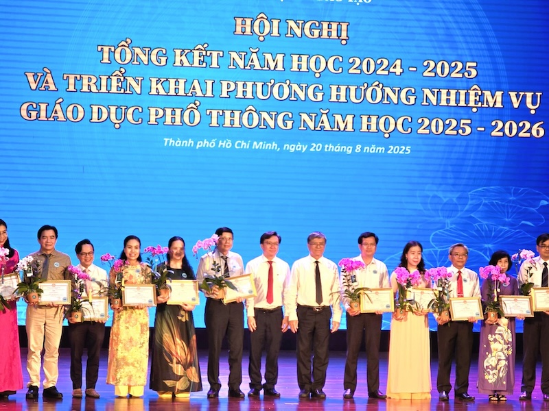 VAS is Honored to Receive a Certificate of Merit from the Ho Chi Minh City Department of Education and Training